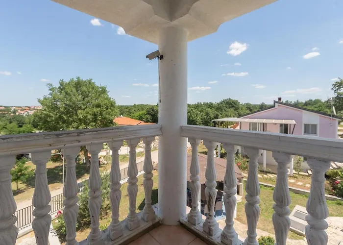 House With A Swimming Pool Radmani, - 16440 *