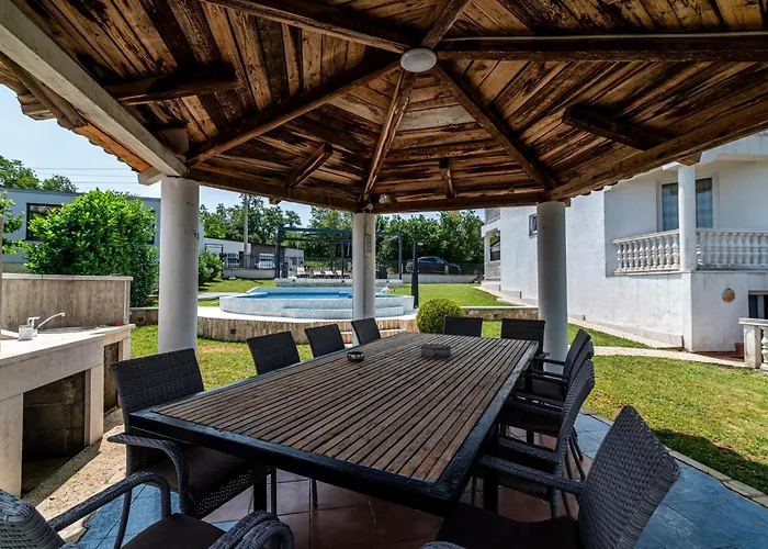 House With A Swimming Pool Radmani, - 16440