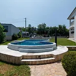 House With A Swimming Pool Radmani, - 16440 ポレッチ