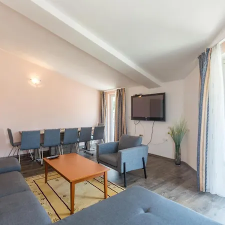 Holiday home House With A Swimming Pool Radmani, - 16440