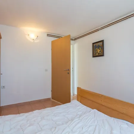펜션 House With A Swimming Pool Radmani, - 16440 포레치