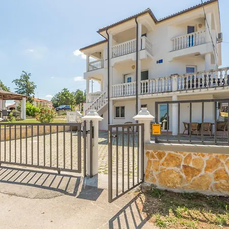 House With A Swimming Pool Radmani, - 16440 *