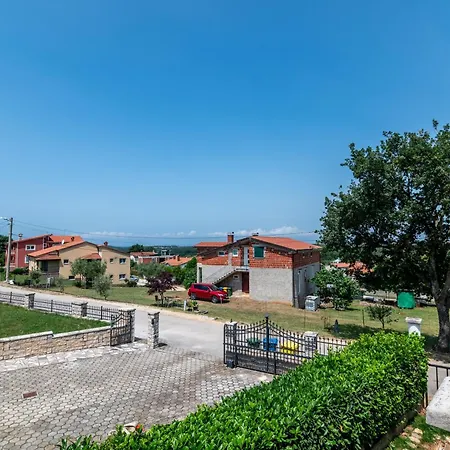 Ferienhaus House With A Swimming Pool Radmani, - 16440 *