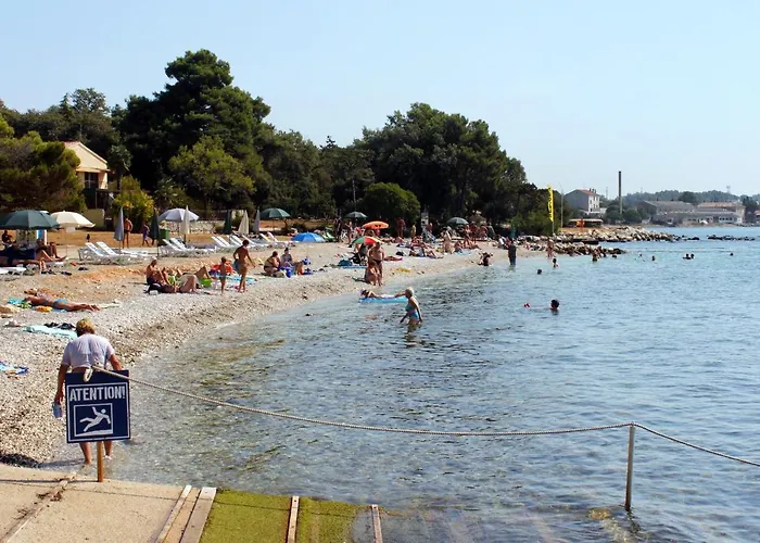 House With A Swimming Pool Radmani, - 16440 *