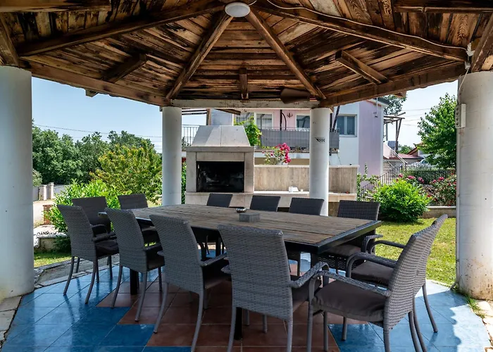House With A Swimming Pool Radmani, - 16440 Πόρετς