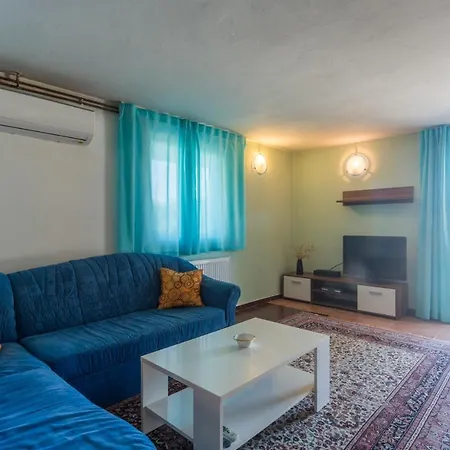 House With A Swimming Pool Radmani, - 16440